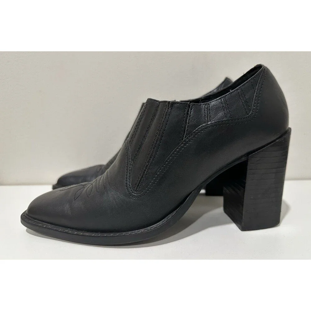 Markon women size 9M black leather slip on heel booties